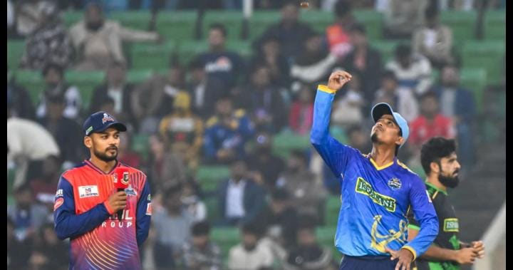 টস জিতে বোলিংয়ে রাজশাহী 1 Cricket toss