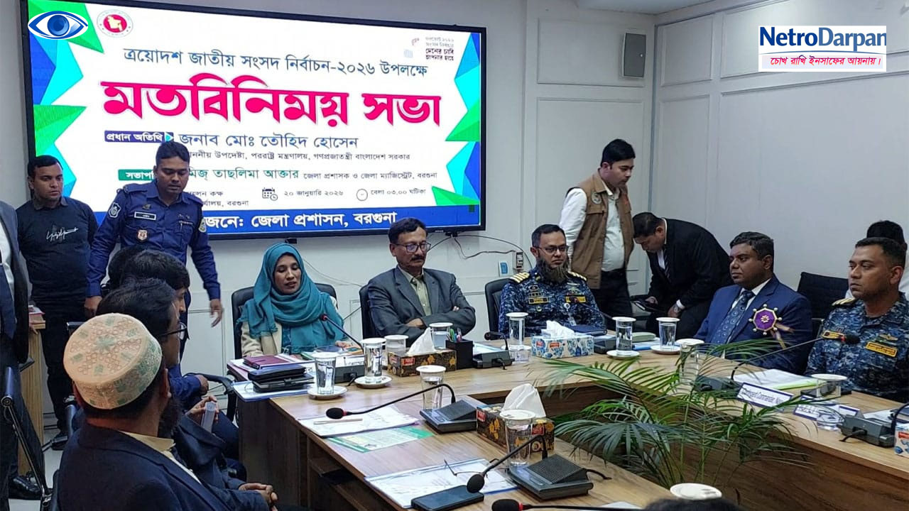 বরগুনায় বক্তব্য দিচ্ছেন পররাষ্ট্র উপদেষ্টা