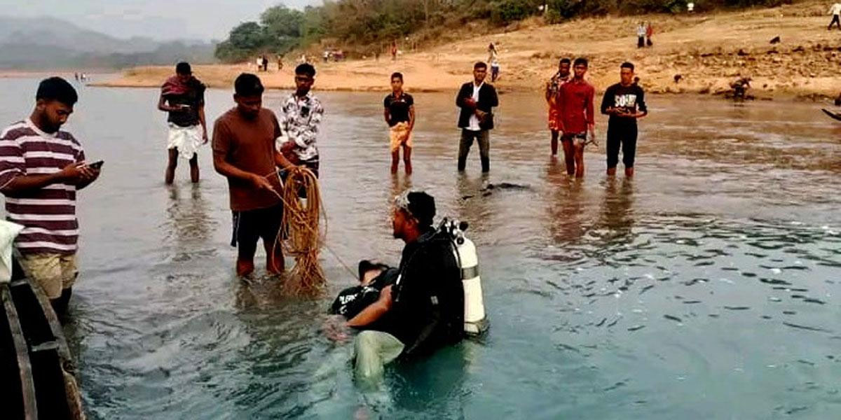 লালাখালে চোরাবালিতে আটকা পড়ে- শাবিপ্রবি শিক্ষার্থীর মৃত্যু 3 লালাখালে চোরাবালিতে আটকা পড়ে শাবিপ্রবি শিক্ষার্থীর মৃত্যুর ঘটনা