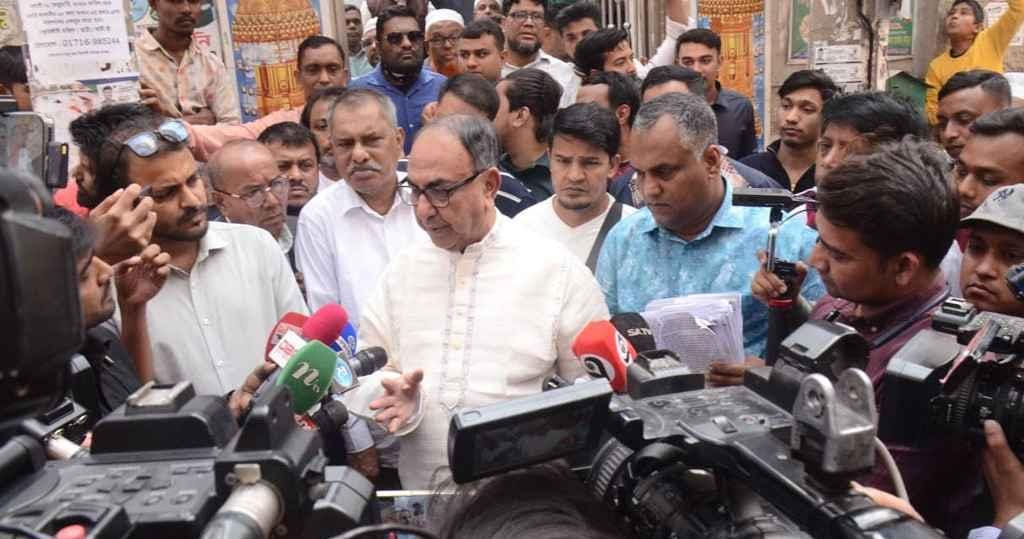 চা খাওয়ার দাওয়াতকে হুমকি বানানো হচ্ছে বলে বক্তব্য দিচ্ছেন মির্জা আব্বাস