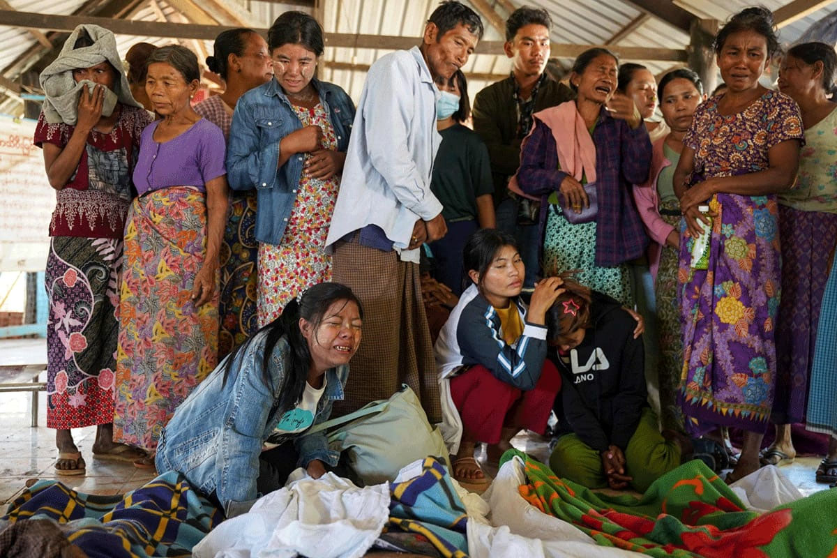 মিয়ানমারে ভোট চলাকালে ব্যাপক সামরিক বিমান হামলা, নিহত অন্তত ১৭০ 7 মিয়ানমারে ভোট চলাকালে ব্যাপক সামরিক বিমান হামলায় অন্তত ১৭০ জন নিহত