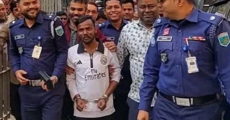 ধর্ষণ মামলায় আদালতে হাজির হিরো আলম