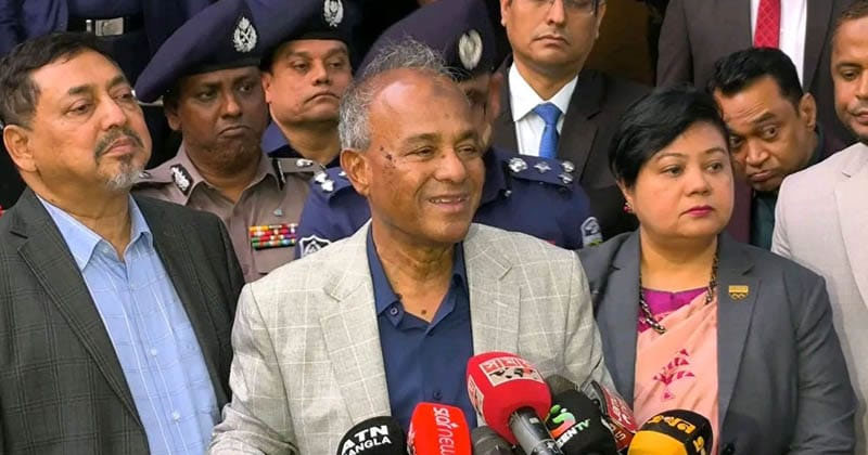 কেন্দ্র দখলের চেষ্টা করলে কেউ ছাড় পাবে না বলে হুঁশিয়ারি দিচ্ছেন স্বরাষ্ট্র উপদেষ্টা