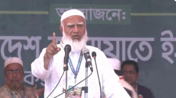 কক্সবাজারে জনসভায় ক্ষমতা নয়, জাতির দিক পরিবর্তনের নির্বাচন বলে বক্তব্য দিচ্ছেন জামায়াত আমির