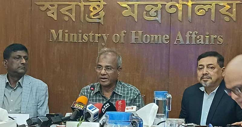 র্যাবের নাম পরিবর্তন, নতুন পরিচয় ‘এসআইএফ' 1 র্যাবের নাম পরিবর্তন করে নতুন পরিচয় দেওয়া হয়েছে এসআইএফ