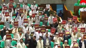 রাষ্ট্রপতির ভাষণ ঘিরে সংসদে হট্টগোল, বিরোধীদলের ওয়াকআউট