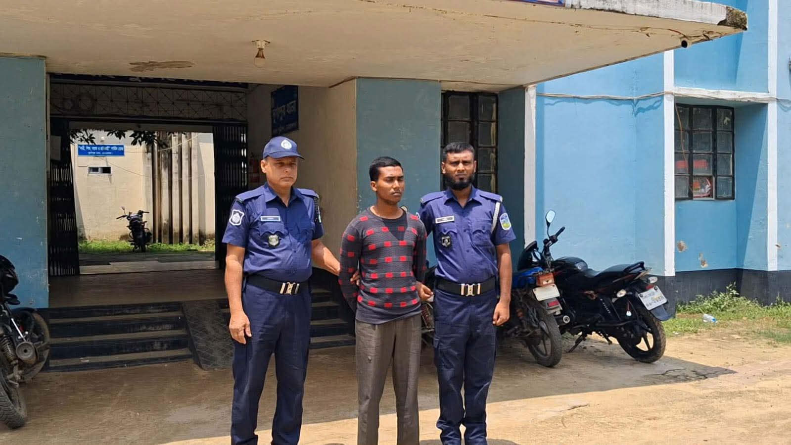 হত্যার ঘটনায় মূল অভিযুক্ত ব্যক্তিকে গ্রেপ্তার করেছে পুলিশ। ছবি: সংগৃহীত
